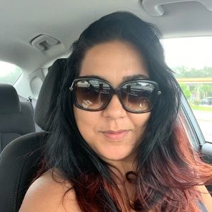 Meet your Posher, Denise